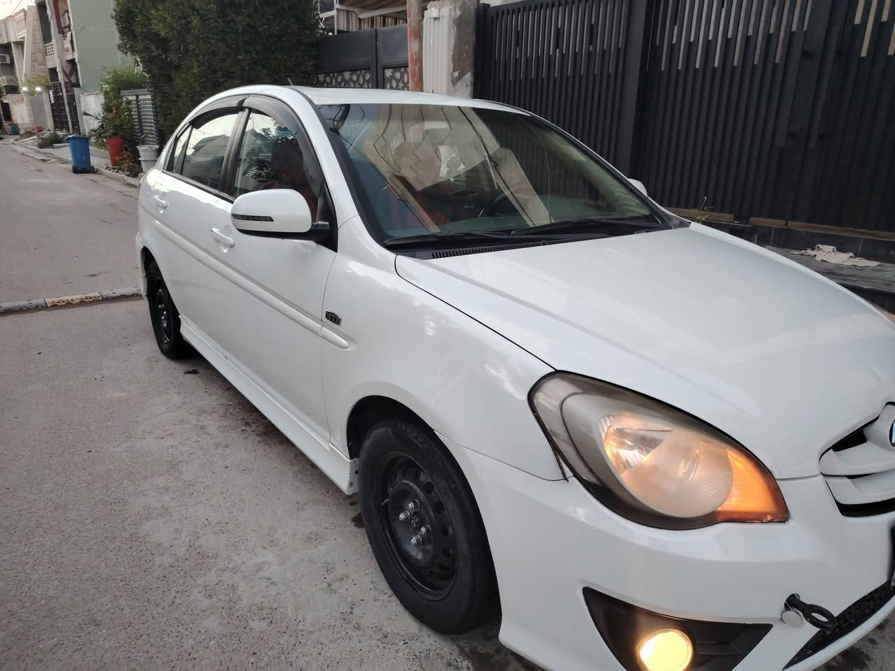 السلام عليكم ورحمة الله وبركاته
للبيع:
هيونداي أكسنت خليجي – موديل 2011 – فئة رياضي
السيارة بحالة جيدة وجاهزة.
بها فقط صبغ للدعامية الأمامية والخلفية، تقرير السونار مرفق.
بعد السونار حصلت ضربة بسيطة في البنيد وتمت إعادتها على البارد.
فقط تحتاج غاز لأن بيها تهريب كلش بسيط وما سويته.
السعر: 98 ورقة وبيها مجال بسيط
الموقع: بغداد – حي الجامعة
للتواصل: ***********
