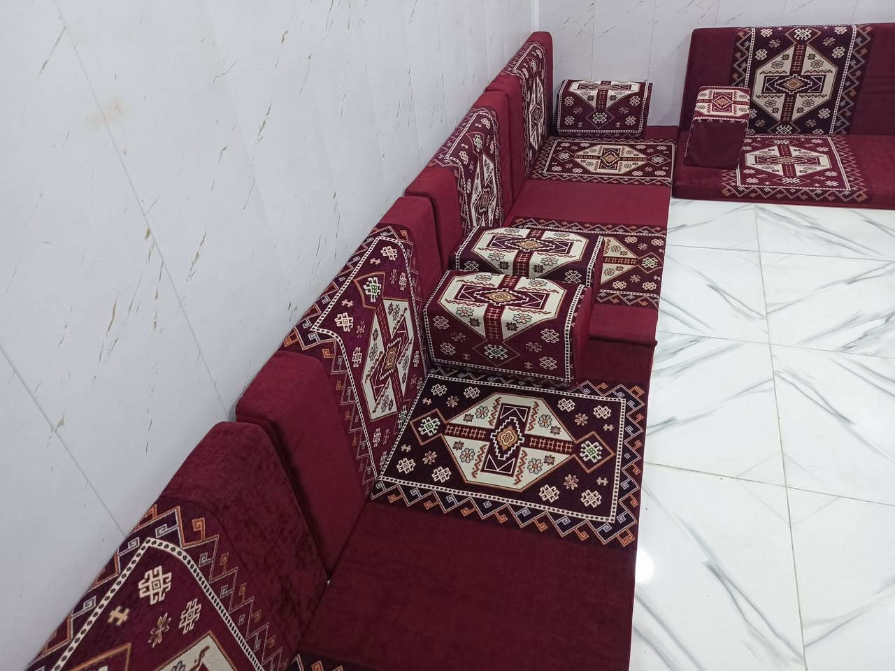 تصميم تراثي أنيق ولمسة فخامة تناسب كل بيت 🕌
راحة ثابتة ومناسبة للجلوس الطويل
قماش عملي متين ✨ سهل التنظيف ويعيش وياك سنوات
مناسبة للضيوف ✨ والاستخدام اليومي
ألوان ونقشات راقية تناسب المجالس والمساحات المختلفة
📏 الارتفاع: 10 سم
🚚 توصيل داخل البصرة والمحافظات القريبة
💰 السعر مناسب وجودة  مضمونه

فوم مضغوط اصلي مرن
للحجز والتواصل واتس***********
