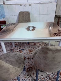 ميز طعام • ٣ كراسي