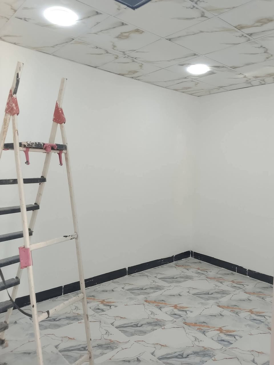 اقدم لكم جزء بسيط من عملي
صباغ متفرغ صبغ واجهات حياطين وتصليح وعزل الرطوبه 
وشبابيك بغداد للاستفسار *********** واتس
