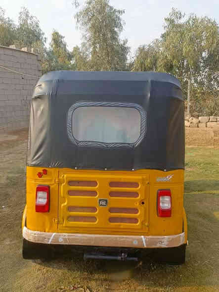 سلام عليكم اخون تكتك البيع موديل19 سنويه ومداور ثاني يوم  ماتخسر عليها ربع كبل الشارع مصبوغه عام الجماليه دوشمه تخم تاير  كبات كله جديد مكينه مكفوله لاتنقيص لاتبخير السعر 5/700وبيها مجال ولباقي مذكور بل فيديو لعنوان كربلاء حي الساهرون مكلف بل نشر /***********
