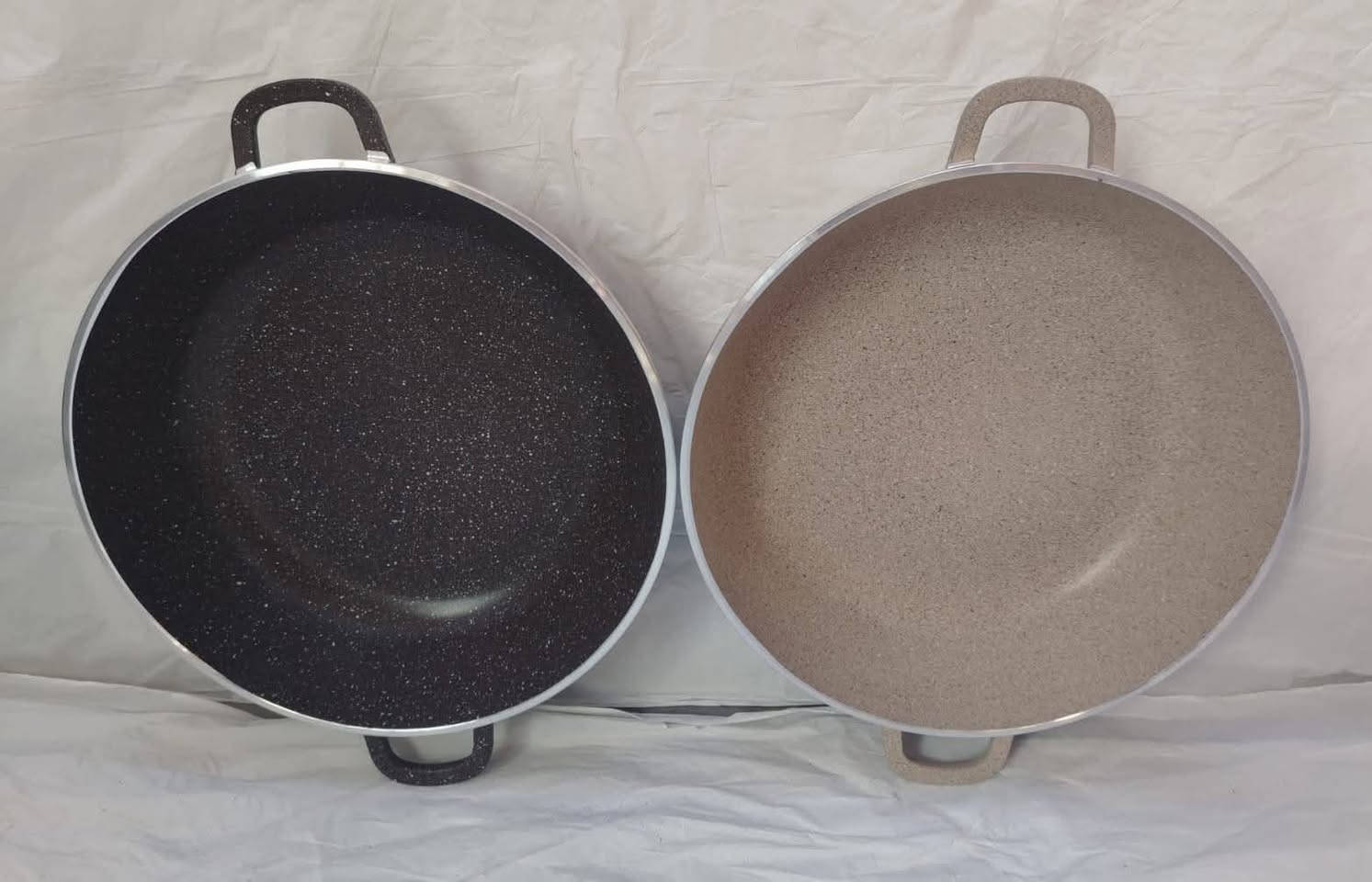 مجموعه منوعه من التباسي الحراريه تدخل الفرن 
كرانيت زيتي ثقيل % قاعده ليزريه اصلي وبي ضمان 
اي اختلاف عن الشكل والقياس يرجع مع المندوب 
قياس 28 بسعر مناسب جدا 💯💯💯 
للحجز ولأستفسار مراسله الصفحه 🤩🤩
يتوفر توصيل لجميع المحافظات 🚕🚕

#تباسي #حراري #ليزري #مطبخ #اواني #طبخ 
#طاوات #كرانيت #الاصلي #جدور #اكسبلور


**إذا كنت صاحب هذا الإعلان وتريد حذفه لأي سبب، رجاءا أرسل رسالة إلى الدعم الفني**