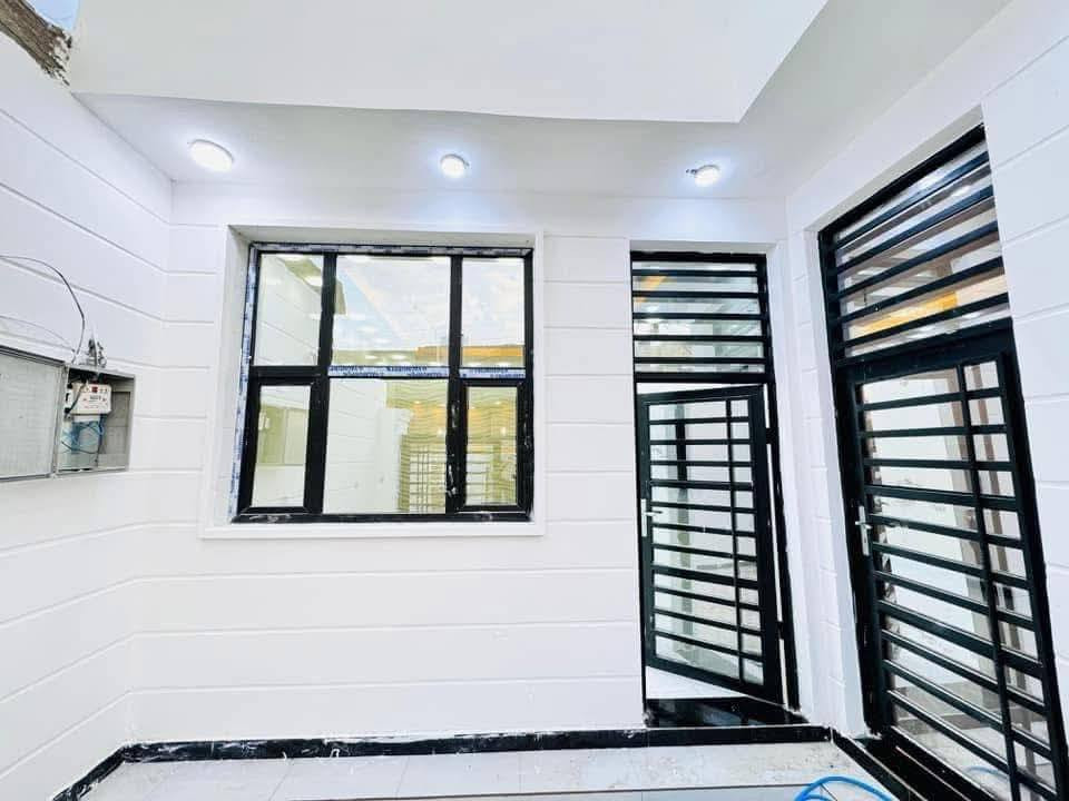 دار للبيع - حي التقية الثالثة
150 م2 
- بناء حديث - قرب مجمع الروان . 

🟣الطابق الاول 
غرفتين - صالة معيشة - أستقبال - مطبخ - مجمع صحيات 
🟣علمًا ان الدار ما مسكون زيرو 2025 . 

🟣 موقع مميز 

للأستفسار اتصال او واتساب 
*********** أو ***********
