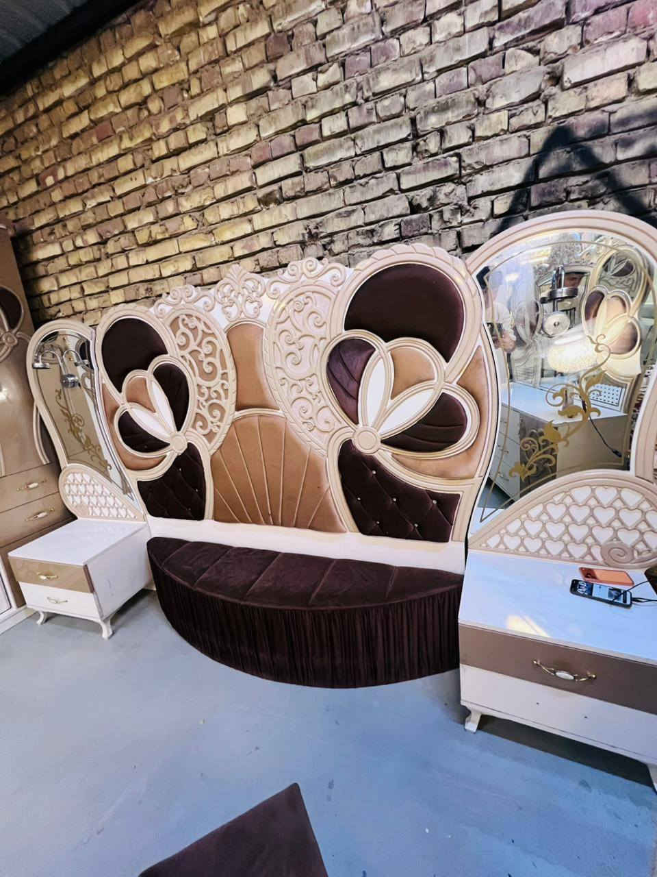 غرفة نوم مستعملة🇹🇷
نضافة90 ٪💯
عدد القطع / 9 لون مميز 
نضام / أبواب وأسلايت  💢 
سعرها / 850 قفل 💸
شد ونقل داخل بغداد مجاني🚛
يوجود توصيل محافضات 🚛
 🤩🤩🤩واتساب ***********
