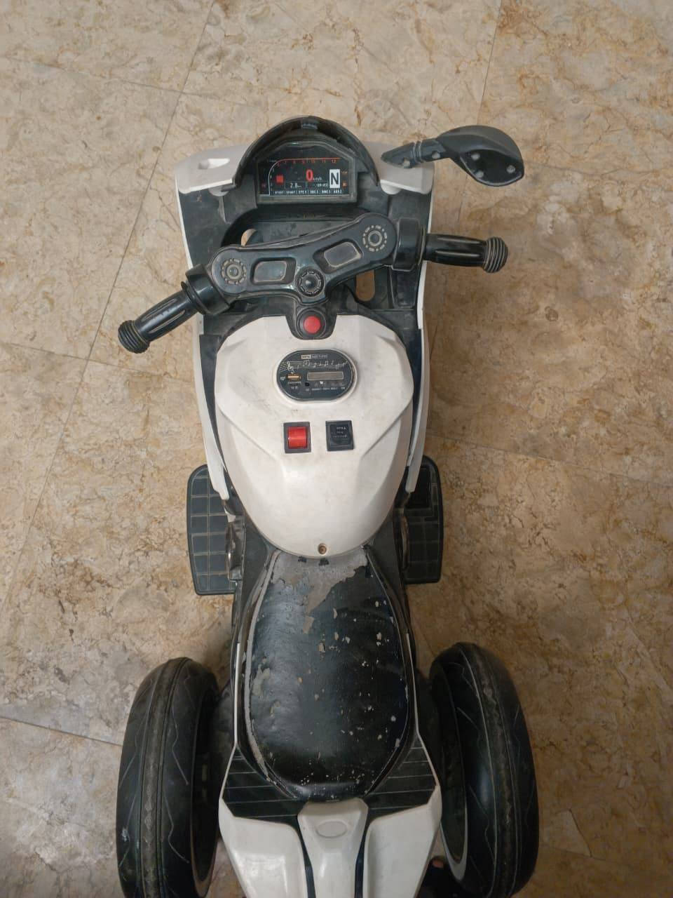 سلام عليكم دراجه شحن للبيع شغاله بس بدون باتري وشاحنه سعر 35 بيهاا مجال مكان ميسان حي جمعيات رقم ***********

