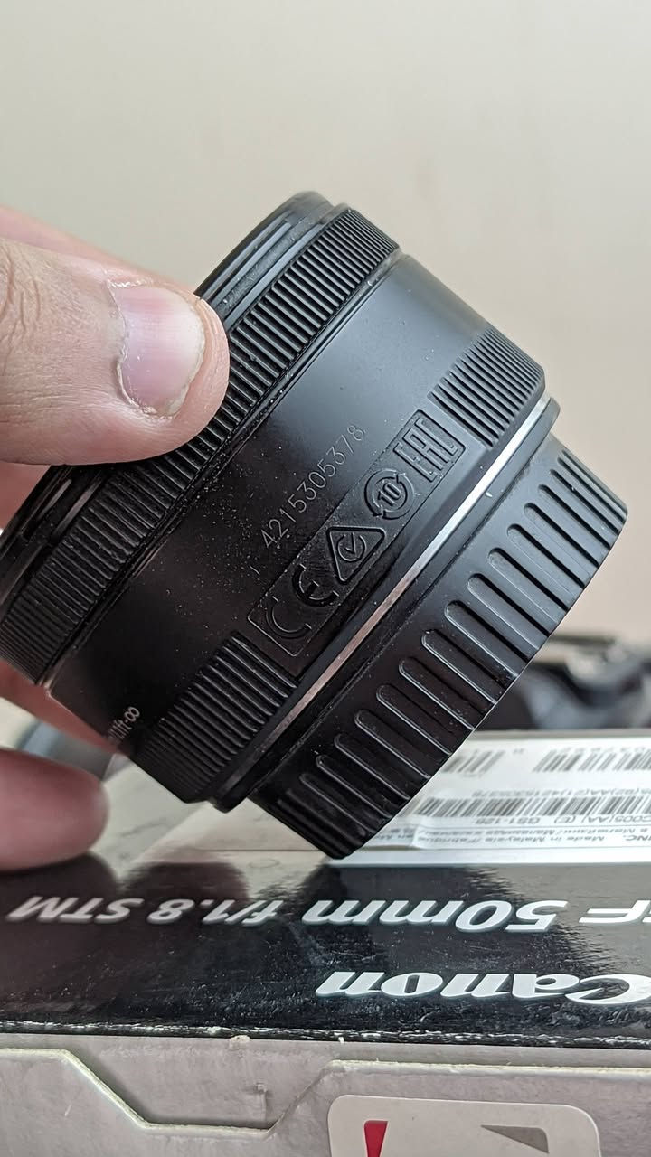 عدسه كانون 50mm f1.8stm
نظافتها امامك موضحه بالصور مع الكارتون والقبق
صورتها معروفه حلوه ومرتبه بالعزل 
بورتريه فديو وفوتو ممتازه 
اوتوفوكس سريع stm فديو وفوتو
تعجبك راسلني خاص  او أتصل 
***********
