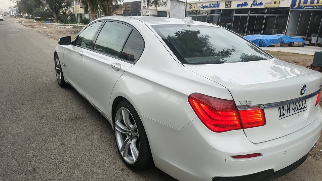 BMW 750il
m power 2012 نوزل قصير المرغوب للبيع او المراوس 
بدون حادث بيه رش ٤ قطع السيارة خير من الله جاهزه من كل النواحي عنوان السيدية اول معارض البياع ***********
