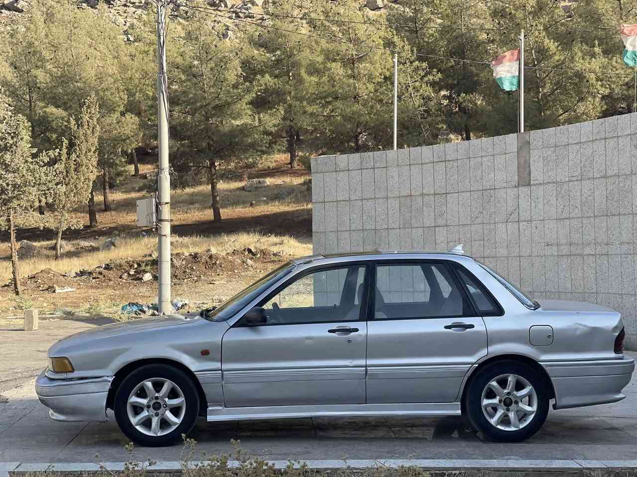 گڵانت ١٩٩١
مەکینە ٦٣ 
نرخ ٣٠ وەڕەقە 
ئاڕم پلاستیک سلێمانی 

شوێن ڕانیە ***********
