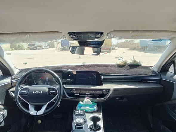 للبيع K8  غاز بلادي  2024 رقم  بصره بسمي سنويه ل 2030  السياره كفاله عده ثقوب القماره مسوينه   مكفوله من الصبغ والتبديل والبارد  ( المواصفات  
داخل لون الجلد اسود 
محرك ٦ لسندر
السياره توني مصعده حته جهاز بالدوانيه السياره مضبطه لاخر درجه ماشيه قليل كلش 
 
رادر امامي  جانبي خلفي توقف ذاتي عند الاقتراب 

 شاشه متصل   تدعم الكار بلي
وبعد بيه مواصفات   
 السعر 217  وبيه مجال للطيبين 
تصل وتدلل   *********** 
مكان السياره السماوه تحويل بنفس اليوم احولك بسماوه باي مكان يعجبك ٠
