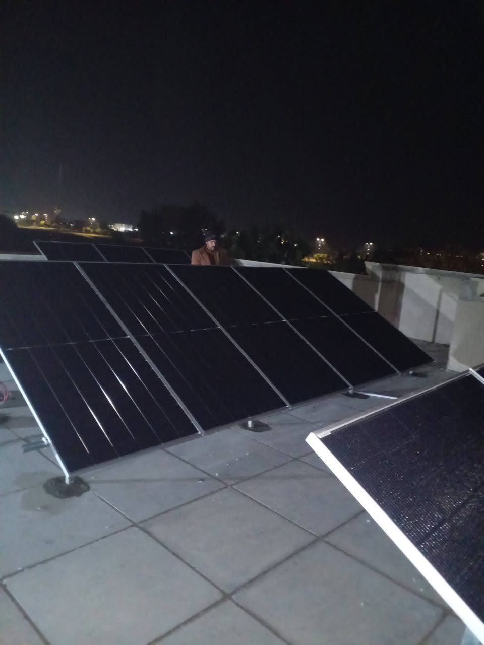 {تنصيب منظومة طاقة شمسيه}

‎من قبل كادر شركة رويال سولار 

‎تجهيز منظومة منزلي 28 أمبير نهارأ و 16 أمبير ليلأ 

الموقع صلاح الدين -قظاء الدور
  
‎✅الواح المستخدم جينكو حجم 615واط
‎عدد: 14 ضمان 15 سنة استبدال

جهاز انفيرتر   ROYAL 12k✅
‎  عدد:1 ضمان 2 سنة 

بطارية مستخدمة نوع ليثيوم SOLAX  حجم 16KW ✅
عدد:1 ضمان 10 سنوات تبديل+صيانة

‎يتوفر لدى شركتنا رويال سولار نظام نقدي و اقساط لموظفين كي كارد لمده 18 أشهر 

‎العنوان كركوك شارع القدس - مقابل كوفي الجادرية - عمارة رويال نيت 

‎فرع الثاني كركوك شارع المطار قرب فلكة تكريت

فرع صلاح الدين - تكريت - القادسية شارع الكراج -قرب الحديثي للموبايل 

‎للحجز والاستفسار للتواصل او مراسلتنا على واتساب 

*********** كركوك
*********** صلاح الدين اسيا
*********** صلاح الدين زين
*********** الشركة 

 الرقم المختصر 6020📞
