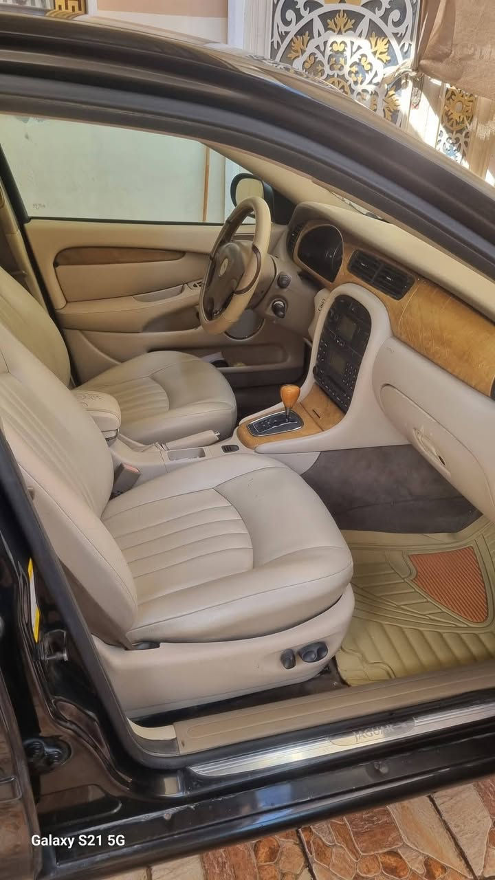 جاكور ٢٠٠٢ كير و محرك تويوتا ابصم شرط تحويره درجه اولى جيب و ركب على البلاد حتى الضفير تبريد ثلج صدر جديد 
مكاني بغداد
***********
السعر ٦٥
