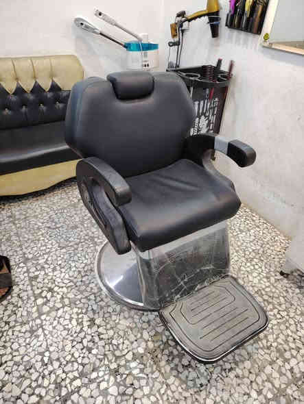 كرسي حلاقه شبح واحد كشي مابي فقط جك الصعود ونزول  عاطل. للبيع. عنوان كربلاء حي العباس***********السعر 250
