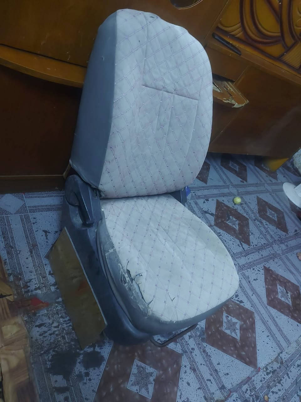 كشن جنبي عاليه يرهم ليسانس عاليه اجتو نضيف وبي قاعده بس خلي براغي وضبه عنواني بغداد مينت صدر شراي ايخابر *********** بي واتساب
