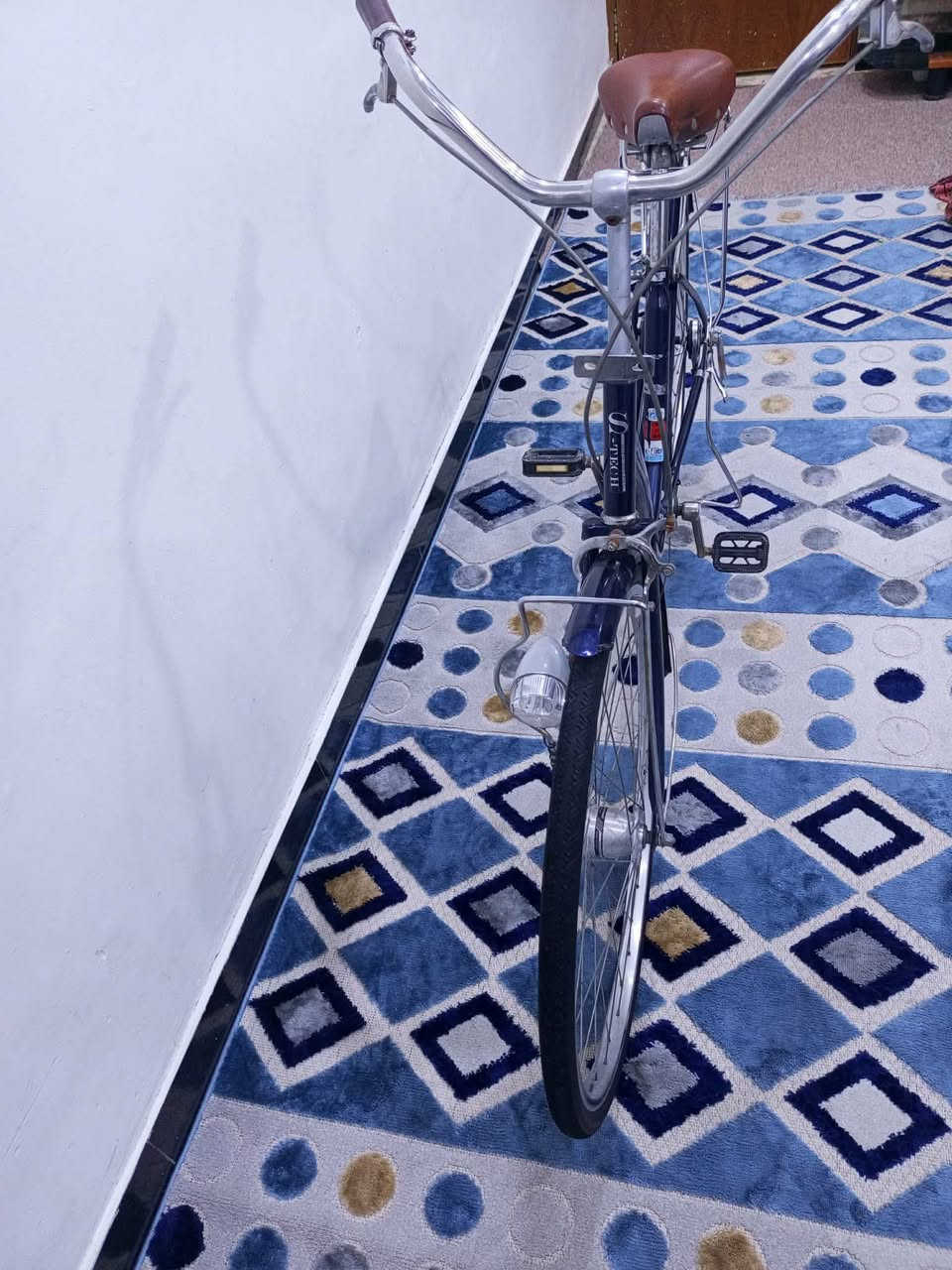 سلام عليكم باسكل للبيع بناتي مال باله باسكل جديد ترات برجستون حساس فقط كلوب المكان الزعفرانية شارع البطل السعر 110 بي مجال تصال على رقم *********** أو رصيد او خاص
