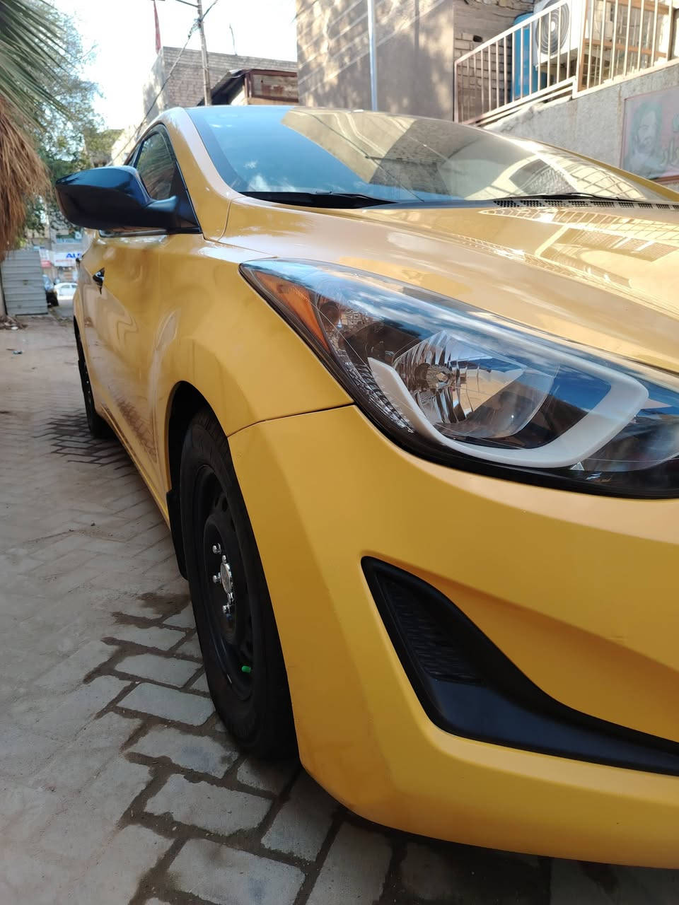 ياللة سلام عليكم الانترا ٢٠١٦ وارد أمريكي حادثه بيها باب وجاملغ جهه السايق اصليات مبدلات وباقي السياره ليبل واحد لايرباك ولاشاصي ولالغد مصبوغه مره وحده فقط محرك ٢٠٠٠ دوش كفاله اي برغي ممفتوح السياره فارغه قطره معجون مابيها مال جناي  جاهزه من كلشي رقمها بغداد بسمي مكان السياره بغداد مدينه الصدر غير متواجد ع نت *********** السعر ١١٨ وبيها مجال
