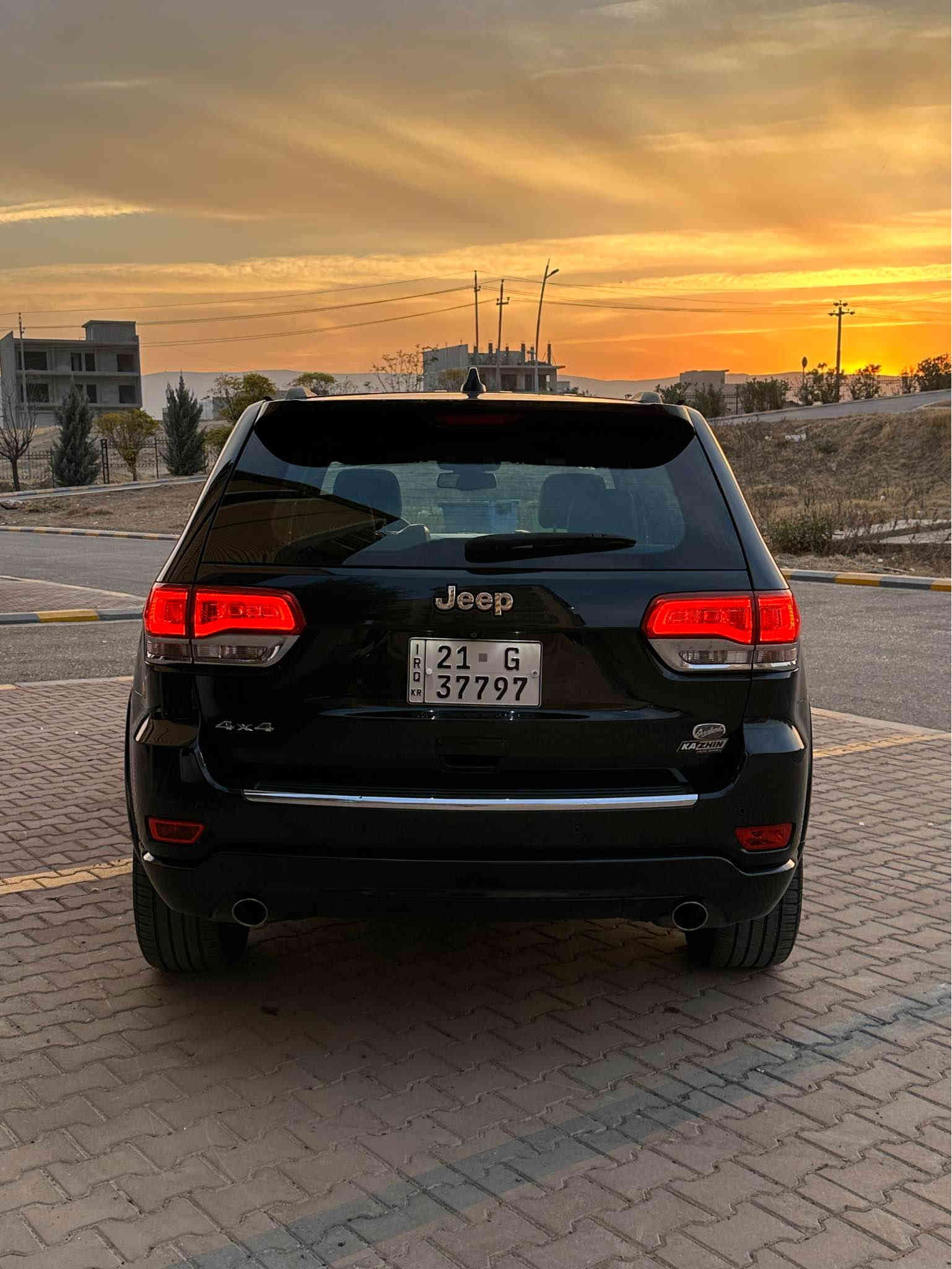 ‎کوردی/عربی

- جێپ گراند چیرۆکی ئۆڤەرلاند ٢٠١٤

- کلین تایتڵ سفری کۆمپانیای هارلم وەکیلی ڕسمی لە كوردستان و عێراق واتە خلیجیە

هەموو سێرڤسێکی کراوە و ڕۆن و هایدرۆلیکی تازە گۆڕاوە

- مەکینە ٦ پستن 

‎- مەکینەو گێڕ و کارەبایی بێ کێشە

‎- شاشة گەورە ٨،٤ ئینج

‎- ٣ جێگەی سەرچاوەی کارەبای ١٢ ڤۆڵتی

‎- سەقف پانۆڕاما /سوکان کارەبایی و هیتەر /تحدید سورعە

‎- ئاوێنە هیتەر و دژە فول لایت

‎- مواسەفات دەبڵی هەوایی ٢ مۆد بەرزکردن و نزمکردنی سەیارەکە

‎- سیستەمی نزمبونی خودکار  بۆ ئاسان دابەزین و سەرکەوتنی سەرنشینەکانی

‎- پێنج مۆدی لێ خوڕینی ڕێگای( ئۆتۆ، خۆڵ، بەردی، قوڕ، بەفر) لەگەڵ چوار تەکەر لێخوڕین (4x4)و هاتنە خوار لە لێژی سەخت

‎- هیڵ ئەسیست ( وەستان لە لێژی و نەگەرانەوە)

‎- ٣ جۆر گێڕ( تۆماتیك ، عادی ، سپۆڕت لە سوکان)

‎- دابەزینی دەبلی سەیارە لە خێرایی زۆر  تا جادە بە باشترین شێوە بگرێت

‎- کوشین جلد و سیستەم گەم و سارد/ کوشینەکانی پشتەوە گەرمی/ کوشین خەزن

‎- سندوق جەگ کارەبایی 

‎- بەسمە ، دەبڵ سویج

‎- سیستەمی دژە خلیسك 

نرخ 22,000 دۆلار و مەعالەیەکی کەم تەنها بستێک بۆیاخ بە چەمەلەغی پێشەوەیە لای سایەق و بستێک pdr ی هەیە بە دەرگای سەکنەوە هیچیان دەعم نییە

***********  تکایە موشتەری نیت سەری من و خۆشت مەیەشێنە

----------------------

جيب جراند شيروكي أوفرلاند 2014

کلین تایتل شركة هارلم الوكيل الرسمي في كردستان والعراق

حجم المحرك 6 بستن (292 حصان)

نوع المحرك "بنتاستار" يعمل على بنزين أوكتان 87 حسب مواصفات الشركة (مع نظام توفير الوقود ECO)

المحرك وناقل الحركة (الجير) والكهربائيات بدون مشاكل

رقم أربيل / لون داخلي كريمي

شاشة كبيرة 8.4 إنش

3 منافذ طاقة 12 فولت

سقف بانوراما / مقود كهربائي وتدفئة / مثبت سرعة

مرايا جانبية مدفأة وذاتية التعتيم

مواصفات دبل هوائي (هايدروليك) مع وضعين لرفع وتخفيض السيارة

نظام النزول التلقائي لتسهيل صعود ونزول الركاب

خمسة أوضاع قيادة للطرق (أوتوماتيكي، رملي، صخري، طيني، ثلجي) مع نظام الدفع الرباعي (4x4) ونظام المساعدة على نزول المنحدرات

نظام المساعدة على صعود المرتفعات (Hill Assist)

3 أنواع لناقل الحركة (أوتوماتيكي، عادي، رياضي من المقود)

نظام تخفيض ارتفاع السيارة تلقائيًا عند السرعات العالية لتحسين الثبات على الطريق

مقاعد جلد بنظام تدفئة وتبريد / المقاعد الخلفية بنظام تدفئة / ذاكرة للمقاعد

صندوق خلفي كهربائي

بصمة، مفتاحين

نظام مانع الانزلاق

سعر ٢٢،٠٠٠$ بيها مجال بسيط

***********
واتساپ و موبایل السليمانية
