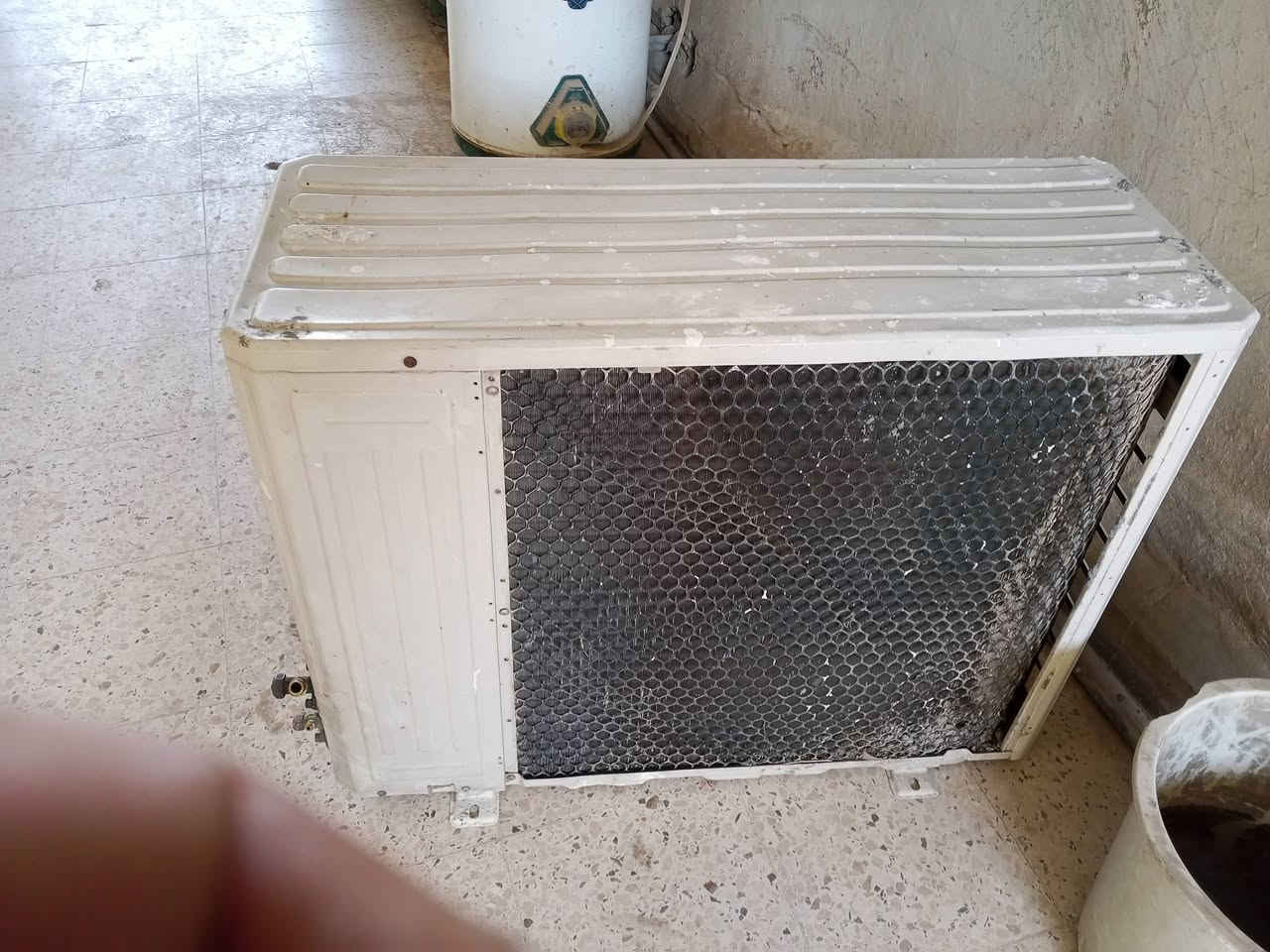 السلام عليكم سبلت 2طن للبيع  شغال نوعيته  كلش زينه ونضيف سعره 350 رقم الهاتف *********** وعندي ايضا سبلت LG طنين مشدود وشغال  هم للبيع
