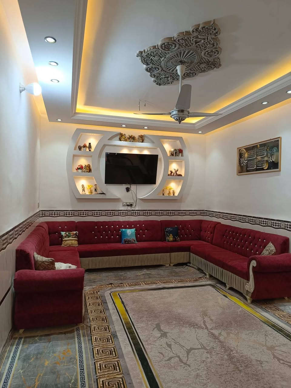 السلام عليكم بيت للبيع المساحه 180متر طابو زراعي سند 25 متوفره كافة الخدمات يحتوي على غرفتين واستقبال وصاله ومطبخ حار وبارد وصحيات داخليه وخارجيه العنوان كربلاء طويريج الحولي خلف حلويات ابو سلام السعر اتصال او مراسلة واتساب 
***********
***********
