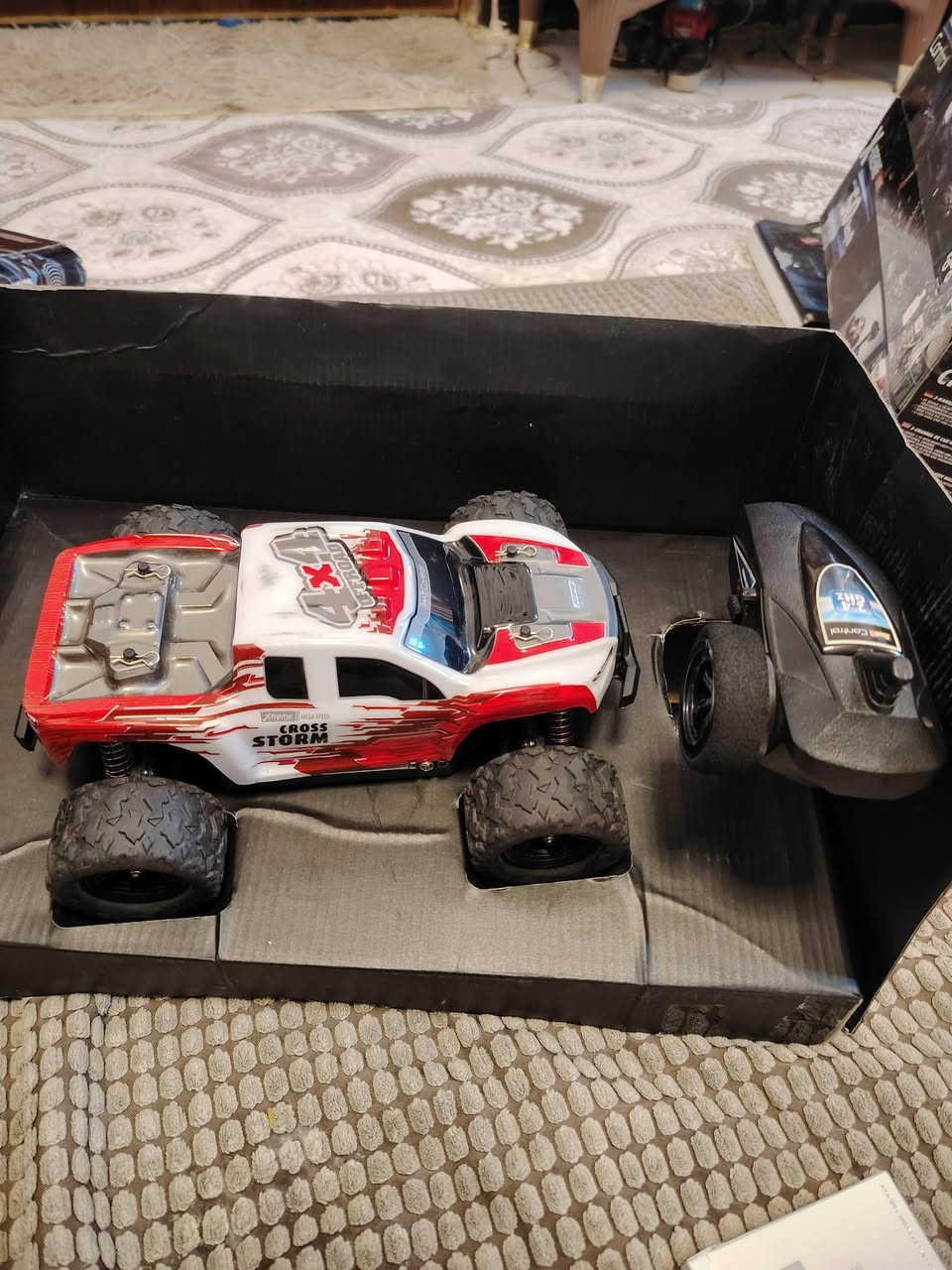 السلام عليكم
سيارة أحترافية سرعتها 50k استعمال قليل جدا كامل ملحقاتها شاحنة وبطارية وحده وكارتون محرك برش سعر (50)
***********
