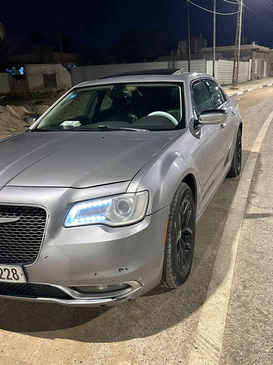 السلام عليكم اوباما موديل ١٦ مرمزه ٢٢ سياره باسمي سنويه ل٢٩ السياره فئه c فول مواصفات للاخير صور الحادث موجوده والسونار موجود لا ايرباك ولا شواصي ولا لغد مكفولات السعر 170 وبيها مجال العنوان البصره القرنه ***********
