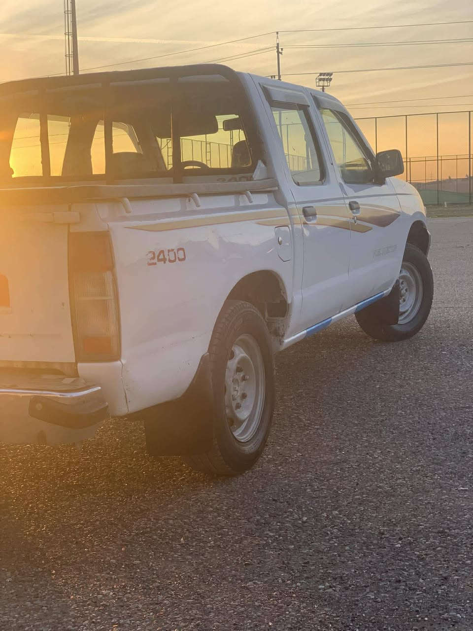 نیسان پیکاب دەبل مۆدیل 2001
پشت وپیش کەپس  بی بۆیاغ زۆر جوان و ریکە 
تەبرید لەسەر سویچ سوکان پاوەر 
ماشا اللە هەیکەلی زۆر قیتە  
گیر و مەکینە بەشەرت 10 وەستا لە مالەکە بی منەتم 
تەقە و رەقە بەشەرت 
چوار تایەی تازەی لەسەرە 
کامل سێرڤسی بۆ کراوە 
سەنەوی مانگێکە بەسەرچووە تەحویل و غرامە بەشەرت 
ناوی لە دەرەوە جوانترە زۆر خاوین ماوەتەوە 
شوین کۆیە 
***********
