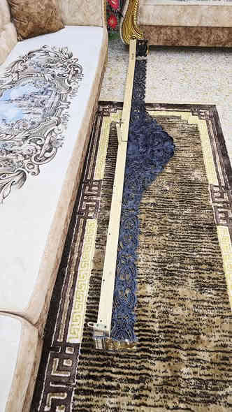 تاج بردة عدد 2 كامل  بي تعاليك كامل عرضه 255 سعر التاج 15 الف بردات عددت 3 طول 3م الوحده 6 أمتار العرض مال شباك 2متر سعر البردة الوحده 50 الف ***********
