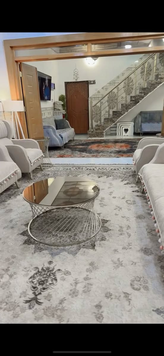 دار للبيع طابو زراعي المساحه ١٢٥ متر يحتوي على غرفه نوم وصاله ومطبخ وحمام داخلي وحمام خارجي واستقبال وطارمه وطابق ثاني يحتوي ع صاله وحمام العنوان كوفه حي ميسان قرب سكله الكرعاوي لاستفسار ع هذا الرقم بي وتساب ***********
