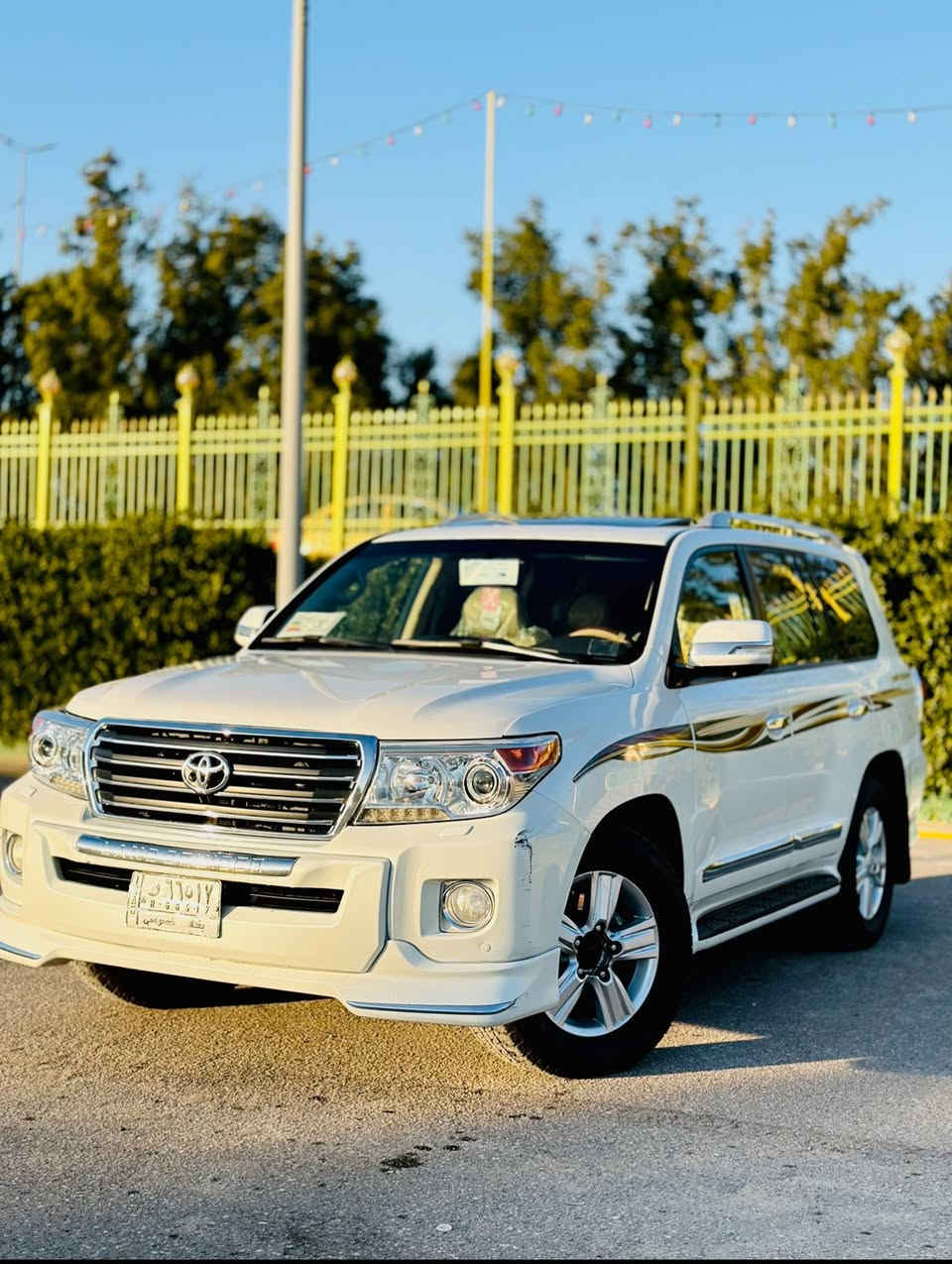 السلام عليكم ♥️ 
لاندكروز 2013 
الفئه : بريم 
حجم المحرك : 6 سلندر  
عدد المسافات 112 الف حقيقي 
كفاله عامه 
——————-
الموصفات 
*شاشه 
*مري شفط 
* بصمه ابواب 
*كامرا خلفيه  
*زراك لايت 
*حساسات خلفيه + اماميه 
* ثلاجه 
* كشنات 3 حركات  
* 8 ايرباكات 
* 3 قطع تبريد 
___ 
سياره بيها بارد اصبع بجاملغ فقط وباقي كفاله سونار موجود بيها راسلني وتساب ادزلك سونارها 
السياره نضيفه كلش 
السعر 355 وبيها مجال 
مكان السياره بابل 
***********
