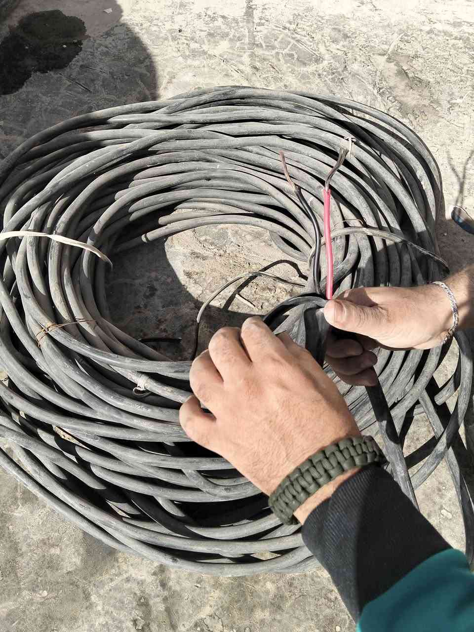 السلام عليكم كيبل80متر قطعه وحده 2*6العنوان بغداد المشتل شارع المدارس رقم الهاتف ***********
