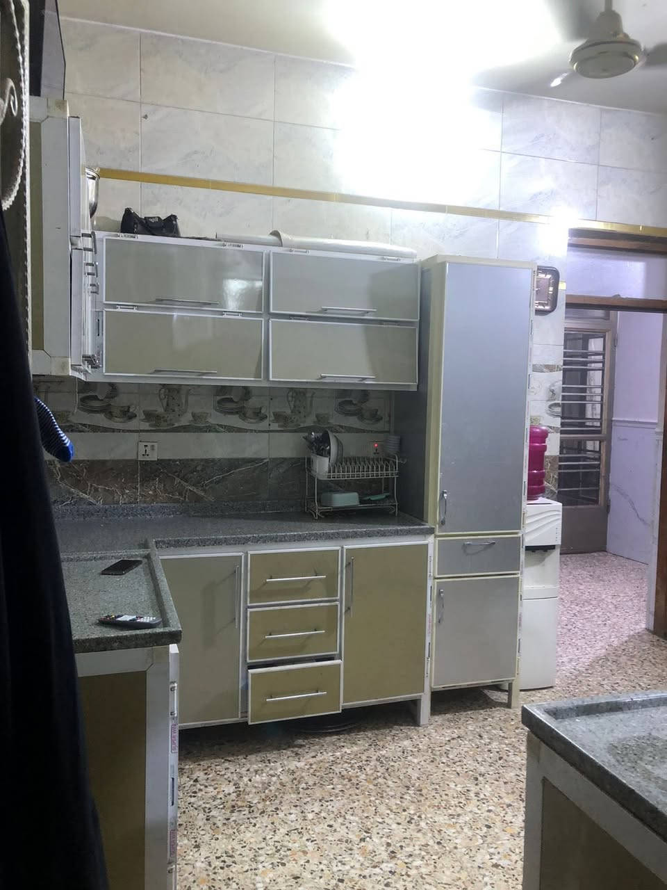 مشتمل للبيع 100 متر مربعة 10 * 10

 بناء جديد ارضية كاشي و الطابق الثاني بورسلين + حزام بورسلين 

يحتوي على 4 غرف نوم  + مطبخ  + استقبال + صالة + حمامات عدد 2 

مجاور ابو طيبة المضمد قرب الشارع العام 

الاستفسار مراسلة الصفحه او واتساب 
***********
***********
