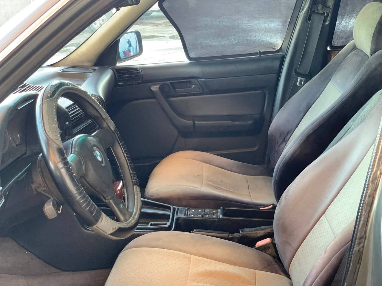 السلام عليكم BMW 525
موديل 1991  بغداد

سنويه لل 11.2026

سياره خير من الله 

محرك مفتوح شرط

بدون تنقيص وبخار 

كَير شرط 

تخم تاير 

صدر جديد

تبريد شغال ثلج 

مكفوله من الضربه 

فقط صبغ عام للجماليه

السعر 48 وبيها مجال حك الجيه 

لانبار الفلوجه 

***********
