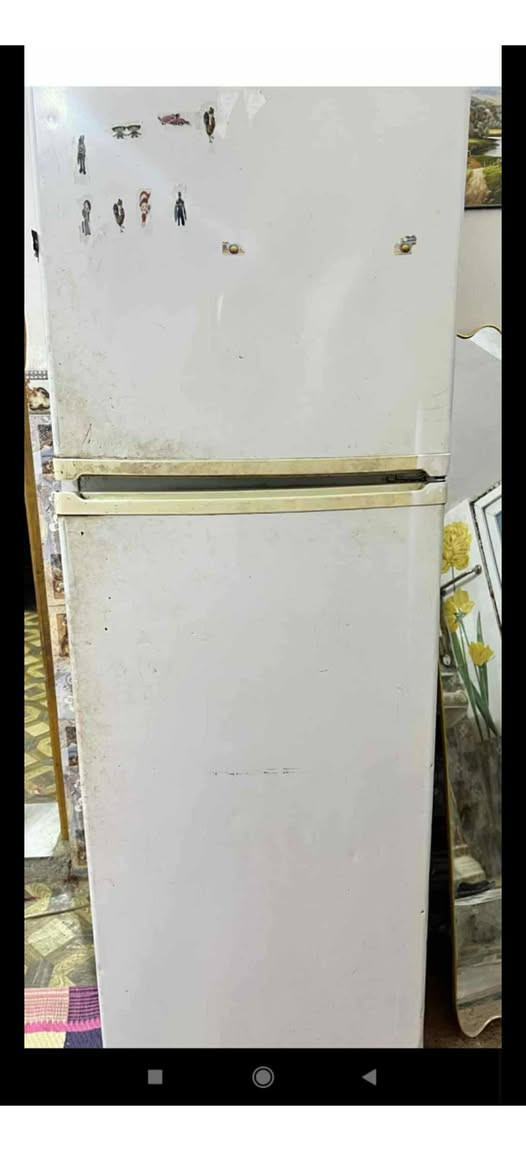 ثلاجة ومجمده للبيع لاستفسار الاتصال ع الرقم***********
