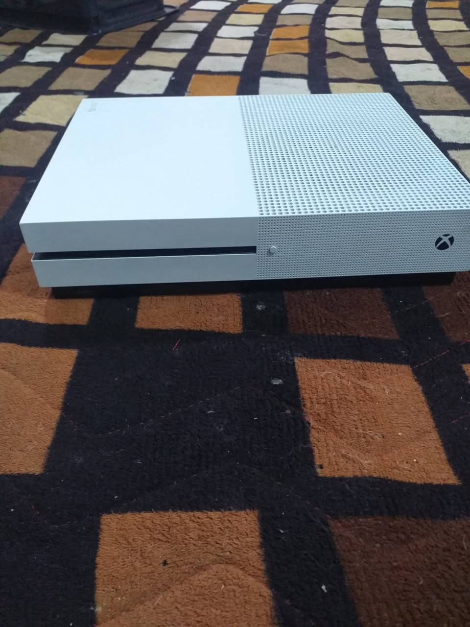 السلام عليكم 
اكس بوكس ون اس للبيع حيل نضيف ذاكره نص تيرا جويستك وحده بي 3 العاب فورزا هورايزون 5 و بيس و GTA5 مفعل بي كيم باس ما مفتوح وضمان السعر 130  ***********
