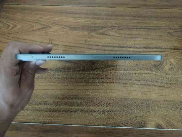 السلام عليكم للبيع ايباد 11 m2 الإصدار الأخير نضافه 100/100 بطارية 95 غراضه كامله كارتونه السعر 750قفل للاستفسار ***********
