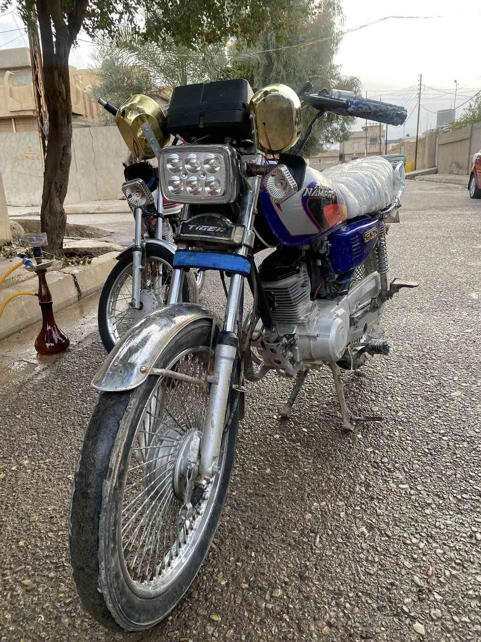 السلام عليكم ماطور
للبيع تايكر اربعه 2020كير محرك معمر جديد 
ماطور شرط ماينطي دهن كهربائيات كله شغاله 
الرقم ***********
مكاني حويجه داخل 
السعر 280 او بي مجال حگ الجيه
