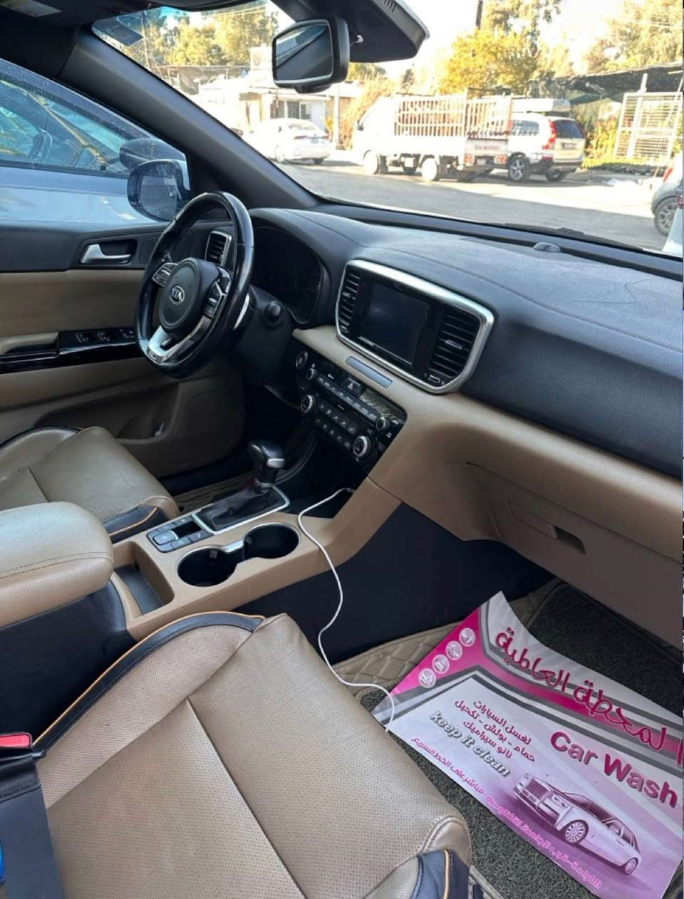 كيا سبورتج خليجي(جيتي لاين)  
 موديل 2020
ماشية 69كم الف حقيقي
 فول 1/1  
السيارة جديدة وجاهزه بيها باب الخلفي عكس السائق مبدل اصلي 
مواصفات : 
مكينة 2000 
بصمةتشغيل وابواب
بصمة عدد 2
بانوراما
ترحيب عند الاقتراب
شاحن واير لس
مري شفط 
جنطه كهرباء 
لد نهاري  + بك لايت LED 
لايت ضباب
ويل كب 19
كشنات جلد + كهرباء السائق والصدر
ستيرن رياضي  حرف D 
قطعتين تبريد امامي خلفي 
سايد بريك بصمة 
شفتات ستيرن
العنوان / حي القاهرة
السعر/ 20900$ 
*********** بغداد, العراق
