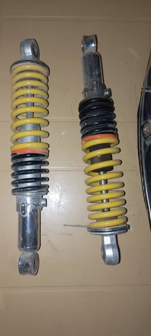 سعر.........
الاوراق 50الف 
الخوذه35الف 
الجنطه10الف
التانكي على 10الف
الدبل 10الف 
الكشن 10الف
.....................
اوراق بارت موديل  21
جنطه لحمل المستمسكات
خوذه اسود طافي مبطنه وتحتوي على فتحتين تهويه ولد خلفي 4درجات مثل ماموضح بالفيد
تانكي نامه اصفر +موشم الموشم مثل ماشوفون كدامكم بي خسفتين وحده من فوك والثانيه صفح 
دبل خلفي نامه للاتصال أو الاستفسار ***********متواجد واتساب
