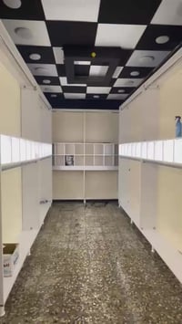 ديكور ملابس خشب للبيع السعر ٤٠٠  الرقم 07817518041