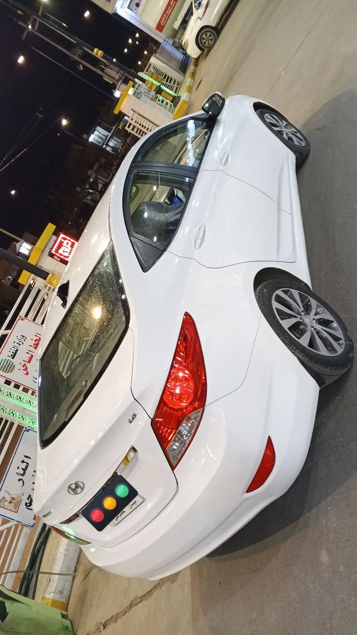 السلام عليكم. اكسنت موديل 2015 فول مواصفات فتحة تحكمات شاشة وكامرة تخم تاير جديد حدا كاملة حتى مشط ستيرن تبريد تدفئة كفالة عامة من الصبغ والتبديل والفتح فقط بارد بيها محرك 1600 دوش مكفول رقم ميسان مكانها ميسان نهاوند السعر 110 وبيها بسيط 
***********
