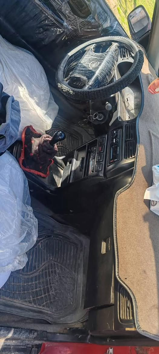 سلام عليكم 
نيسان برايمره
رقم نينوى سنويه الى ٢٨
شرط تحويل كير محرك شرط 
اربع تايرات جدد
صدر خلفي امامي جديد
صبغ عام جماليه 
مراوس حسب القناعه
***********
***********
