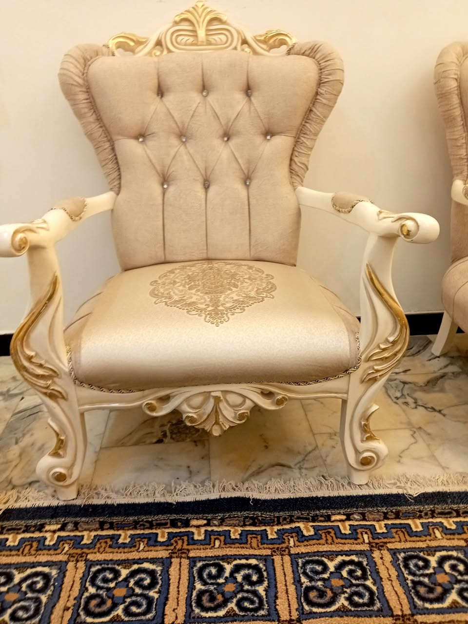 تخم زان تركي ملكي درجة أولى ١٠ مقاعد جديد نضافته ١٠٠ بلميه مع ميز وسطي اتصال ***********
