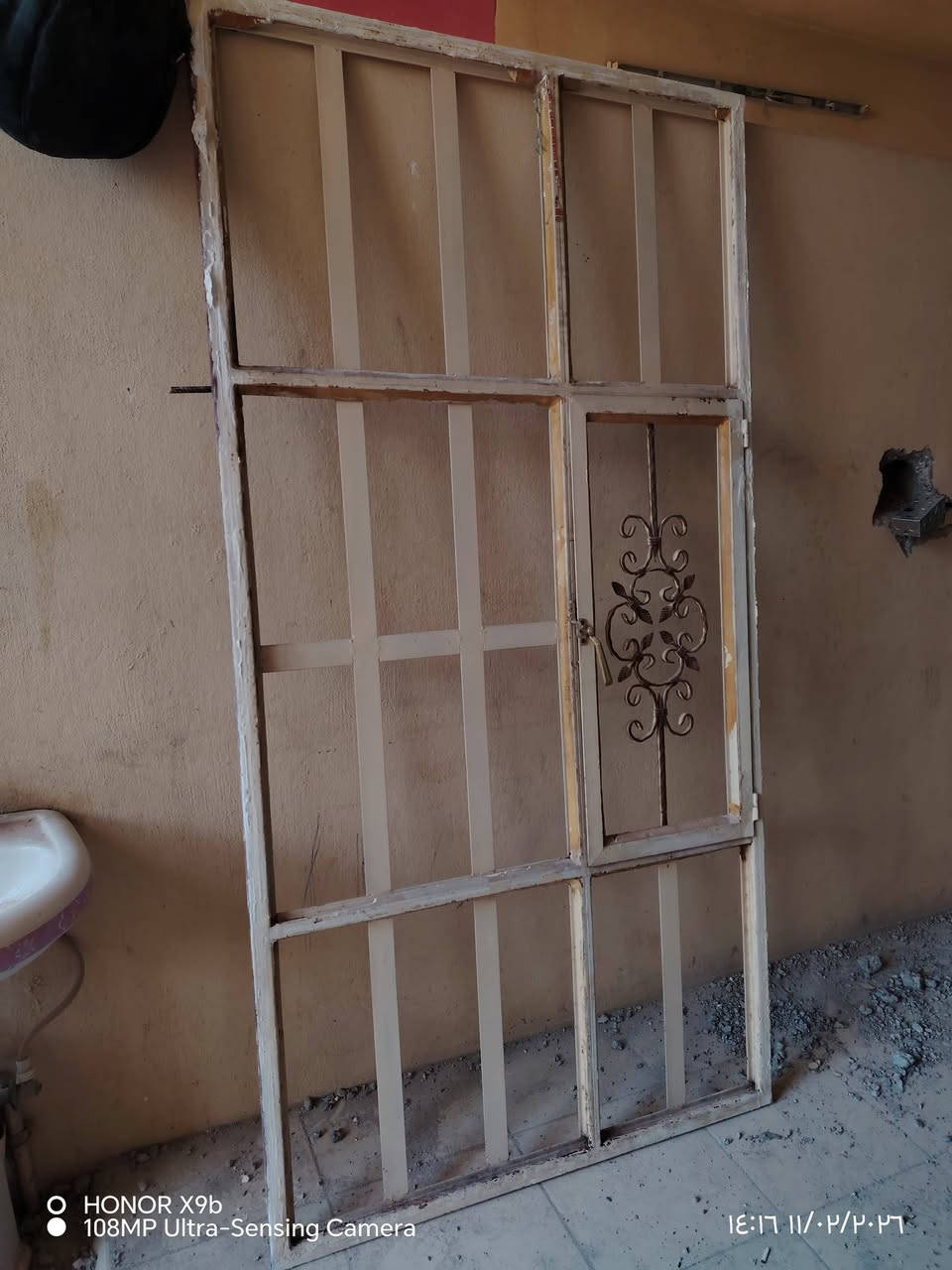 سلام عليكم 
للبيع كلمن وسعره مناسب
باب حوش 280سم وزن ثقيل 
باب كلودو 3 متر ول عرض متر ونص 
شبابيك عدد 2 متر ونص اب متر ونص 
شبابيك عدد 2  220 اب 110 
باب مطبخ 2 متر اب 110 
الخاص مفتوح ورقمي موجود ***********
