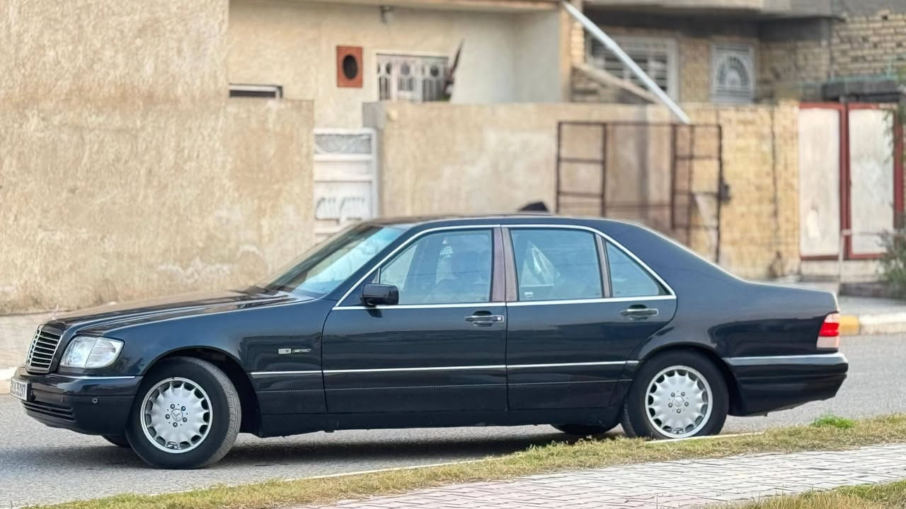 مرسيدس S320 W140 للبيع
موديل 1997 
بيها صبغ قطعتين ونص صبغ الجاملغ الخلفي جهة السايق والبنيد والجاملغ الامامي جهة الراكب نص صبغ 
باب قصير 
حساسات 
مري شفط 
كشنات كهرباء بدون خزن 
السعر 134 وبيها مجال بسيط 
عنواني واسط الكوت 
للاستفسار ***********
***********
