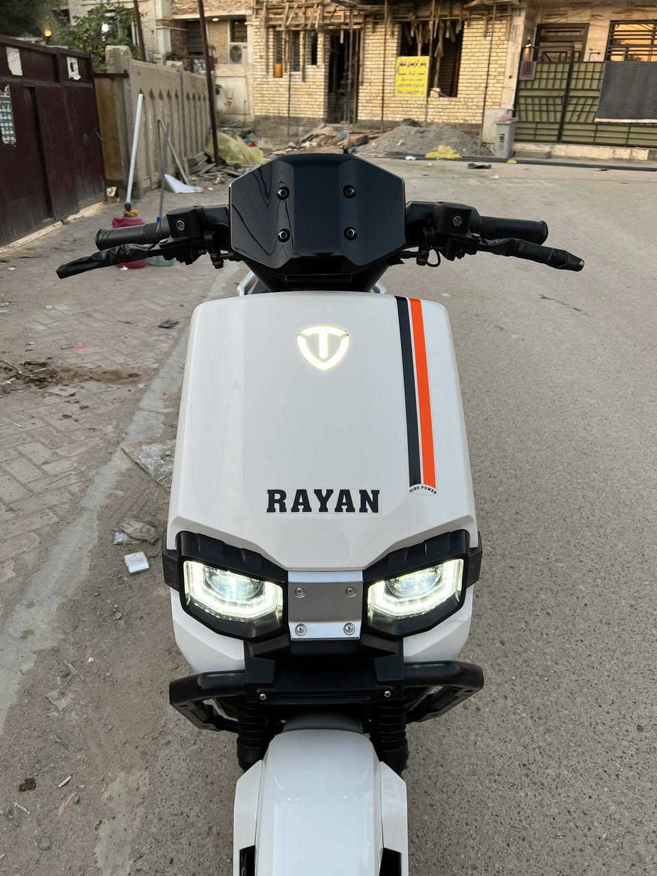 🚨🔥للبيع طك كارتون  دراجة الريان RAYAN – وحش الكون VIP  🔥🚨

📍 وضعية  الشركة – نظافة وكالة 💯

⚙️ المواصفات الفنية:

🔋 بطارية كرافين كاربون جل 35 أمبير / 72 فولت

⚡ محرك ملف 2000 واط – سرعة حقيقية 80 كم/س

🚀 مدى حقيقي 80 كم

🖐️ بصمة عدد 2 + تشغيل عن بُعد

🔒 جهاز إنذار ضد السرقة

🛑 بريك دسك + دهن ديلات هايدروليك ناعمة جداً

🪶 قيادة ناعمة ورزينة جداً على الطريق

💺 كشن سياحي واسع لشخصين + مساحة تخزين كبيرة تحت الكشن 

🛞 إطارات 12 / 90 / 90

💡 إشارات LED أمامية وجانبية + إشارة رباعية

🔁 إمكانية الرجوع للخلف (R)

🔋 نظام TTFR لإعادة الشحن عند استخدام البريك

✅  البطارية 6 مسطرة 

📦 الحالة: جديدة بالكامل

للاستفسار الاتصال/ 
 📞***********
العنوان بغداد 📍
