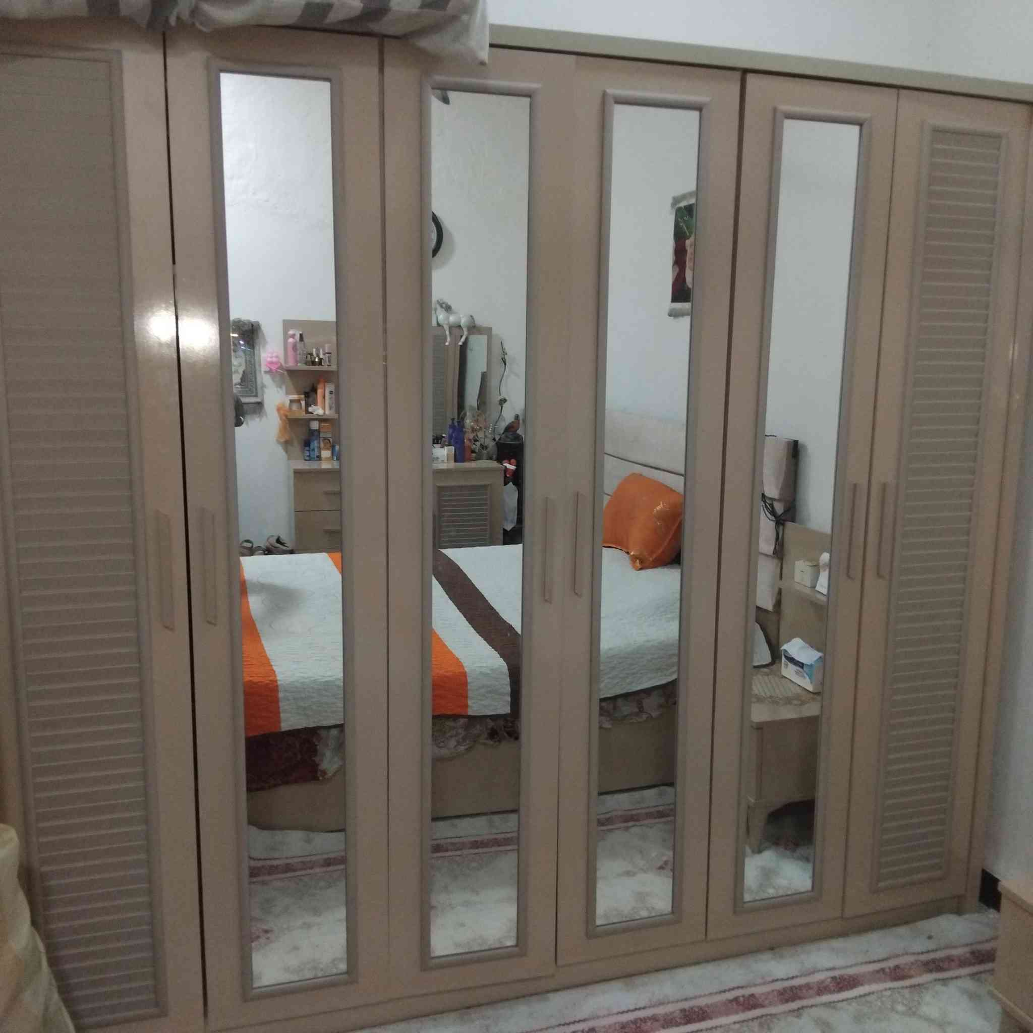 السلام عليكم غرفه تركيه ٥ قطع للبيع السعر ٥٥٠ وبيها مجال اتصال على الرقم ***********
