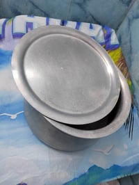 عجانة ٥-٧ كيلو • طنجرة كبيرة ثقيلة • طاوات خلية النحل جديدة