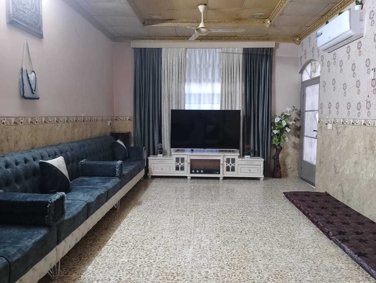 دار للبيع حي السماح الثانيه ٢٤ قرب جامع الحامد ٢٠٠م طابق ونص الثاني بحاجه تكمله .شرط تحويل من شرعي . للاستفسار الاتصال على الرقم *********** أو مراسله صفحه
