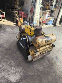 حادلة بوماك يدويه ثلاثة ارباع الطن جاهزة من كلشي كير وماطور جديد هزاز ...