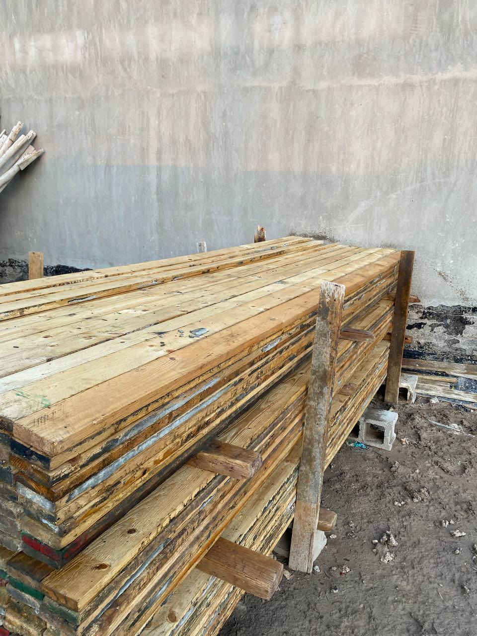 خشب للبيع العدد 6اله ربع مكعب لوح 4متر العدد 3مكاعب +سير حمال ابو 4متر مكعب اله ربع +مكعبين سير ابو متر ينباع شلع السعر مناسب مكاني بابل للتواصل ***********//***********
