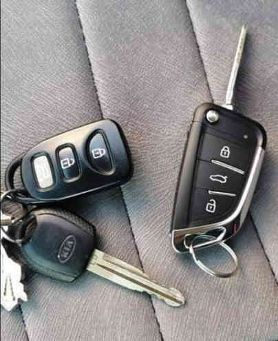 براند للمفاتيح والسكيورتي يوجد لدينا كافة أنواع البصمات والرموتات للسيارات بأسعار مناسبة جدا
نجف بدايه شارع المثنى من جهته الاسكان 
سجاد***********
تحويل السياره من مفتاح إلى بصمه 
تحويل السياره من عادي إلى شخاطه 
تبديل كافه انواع الكفرات والبطاريات 
يوجد لدينا كافة أنواع المفاتيح للدور والقاصات 
يوجد لدينا كافة أنواع السويجات للسيارات القديم والحديث 
فتح القاصات والسيارات المقفله 
اسعار تنافسيه 🔥🔥🔥🔥 أسعار تنافسية
*********** سجاد
